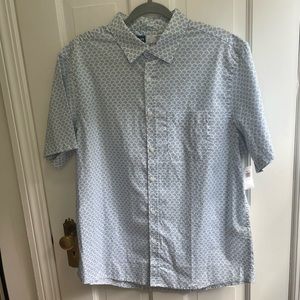 Men’s Old Navy shirt sleeve regular fit button-down shirt
